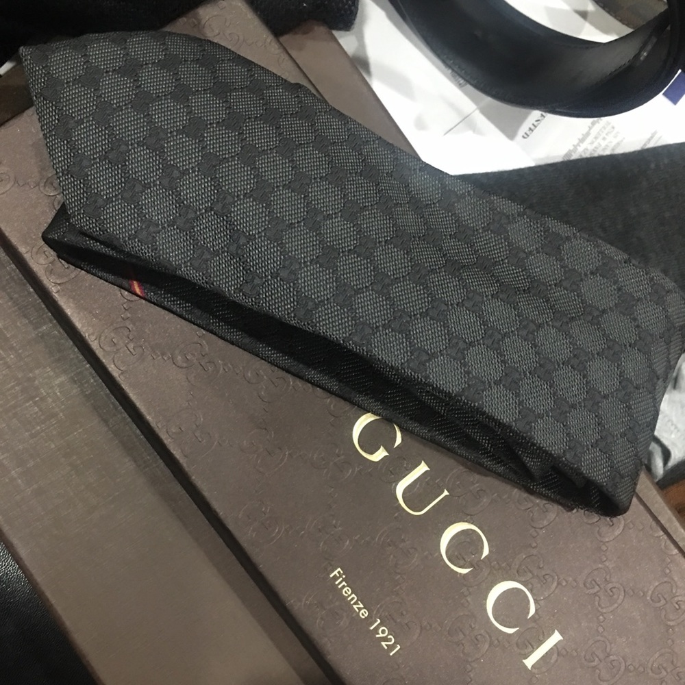 Authentic Men’s Gucci tie